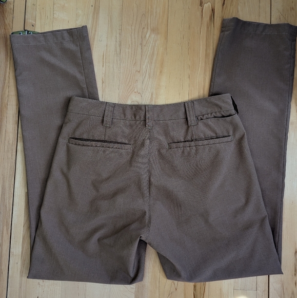 Bluffworks NYC Mens 30x32 Regular Tan Performance Chino Casual Pants EUC - Picture 2 of 10